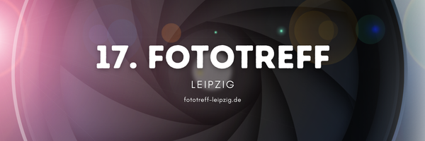 Schriftzug Fototreff Leipzig und URL fototreff-leipzig.de vor den Lamellen eines Kameraverschlusses.